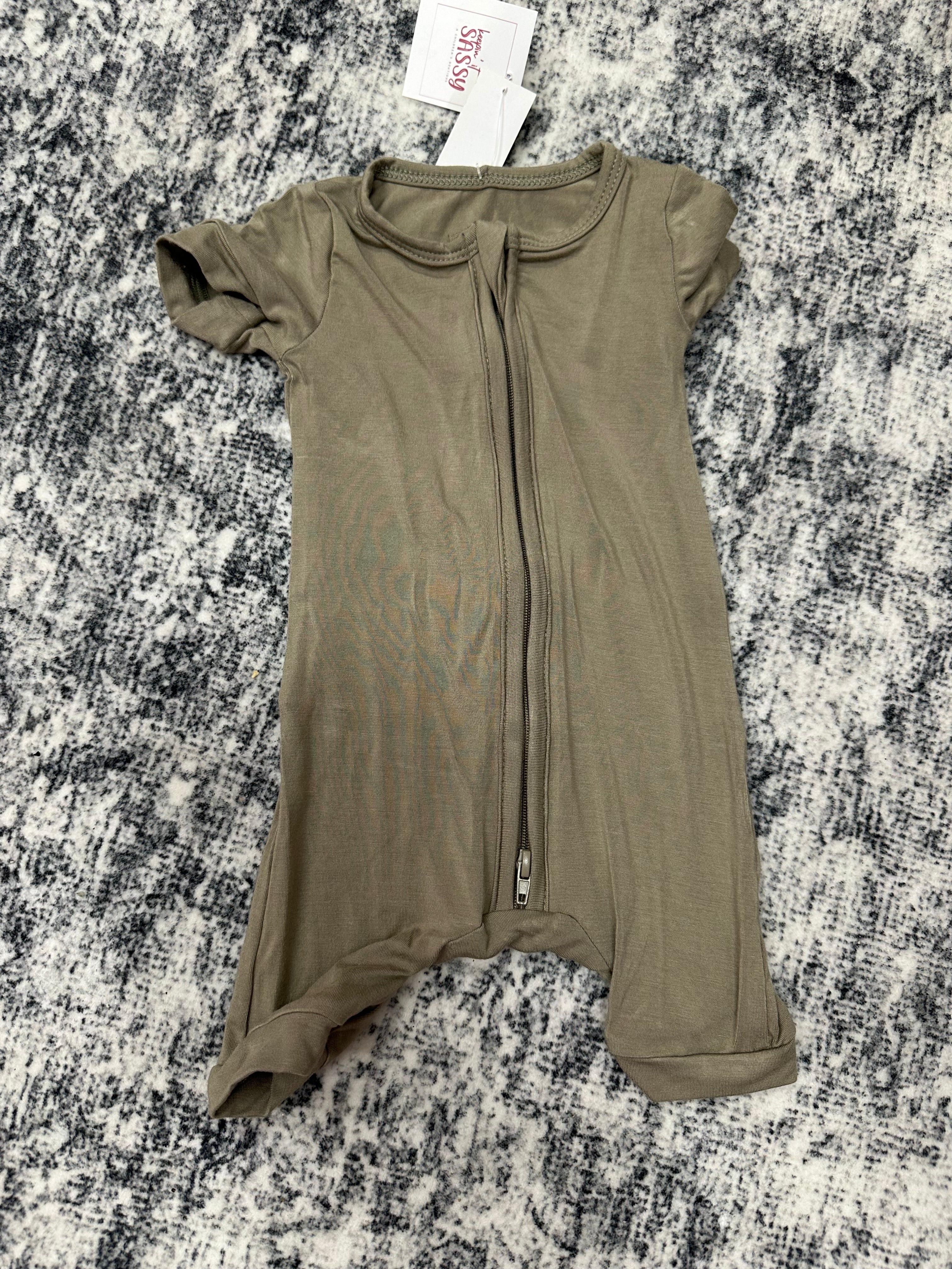 001 Bamboo lounge sleepers